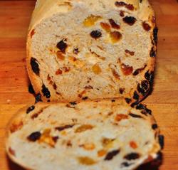 By jeffreyw (raisin bread  Uploaded by Fæ) [CC BY 2.0 (http://creativecommons.org/licenses/by/2.0)], via Wikimedia Commons
